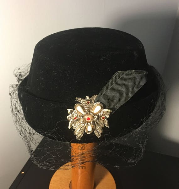 40s/50s Black VELVET PILLBOX Hat / Vintage 1950 display picture 2