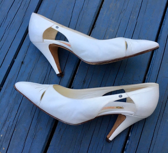 1980's GUCCI White Leather High Heels, Double GG L