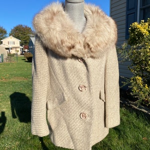 1960&#39;s Boucle Wool Coat with FOX FUR Collar, size 10-12
