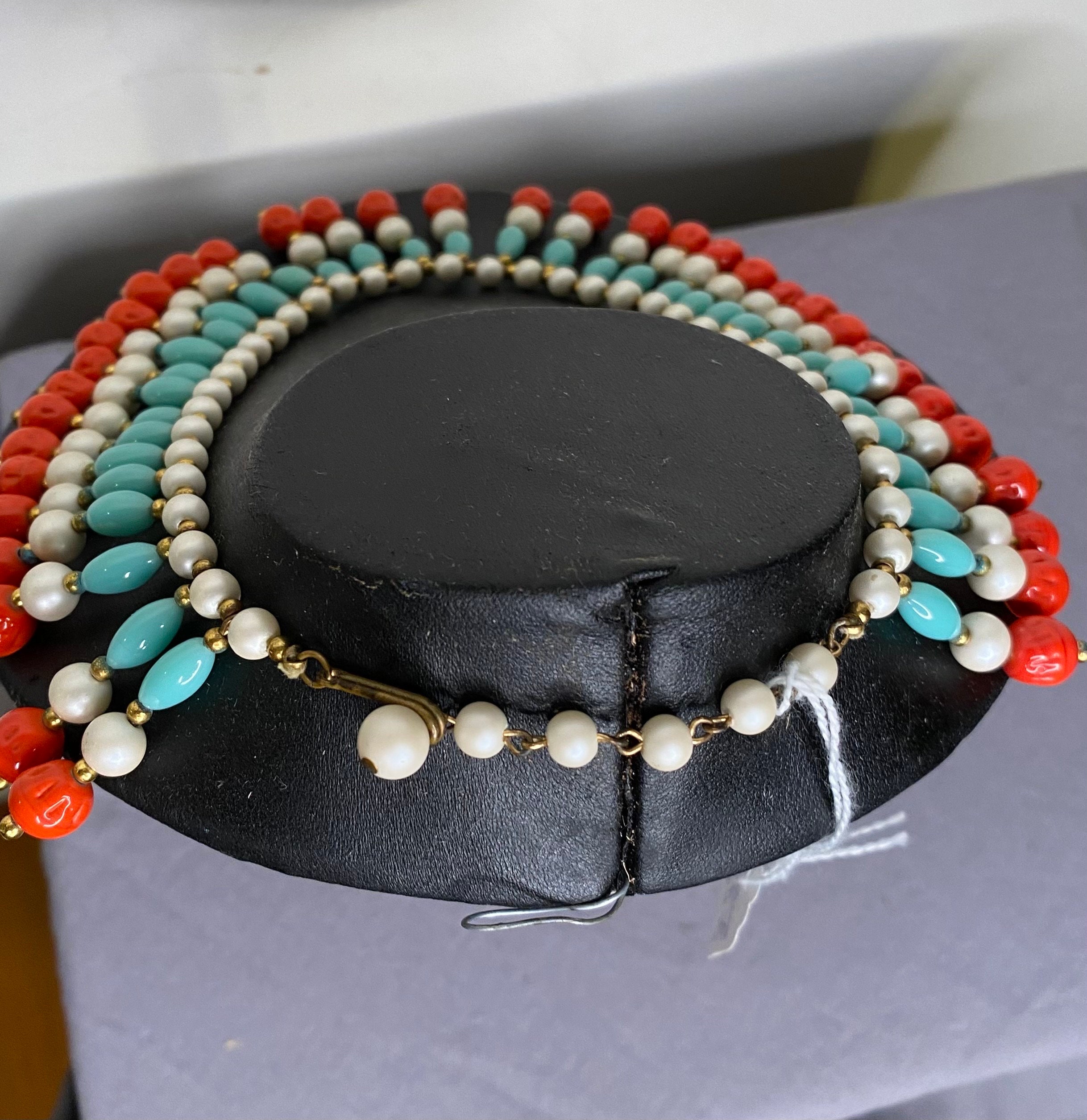 Collier Cravate Vintage En Perles De Verre Corail - Longueur ~43 Cm, Alliage, Occasion