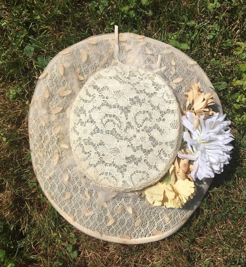 Vintage 1950/'s Cream Lace WIDE BRIM Hat with Flowers