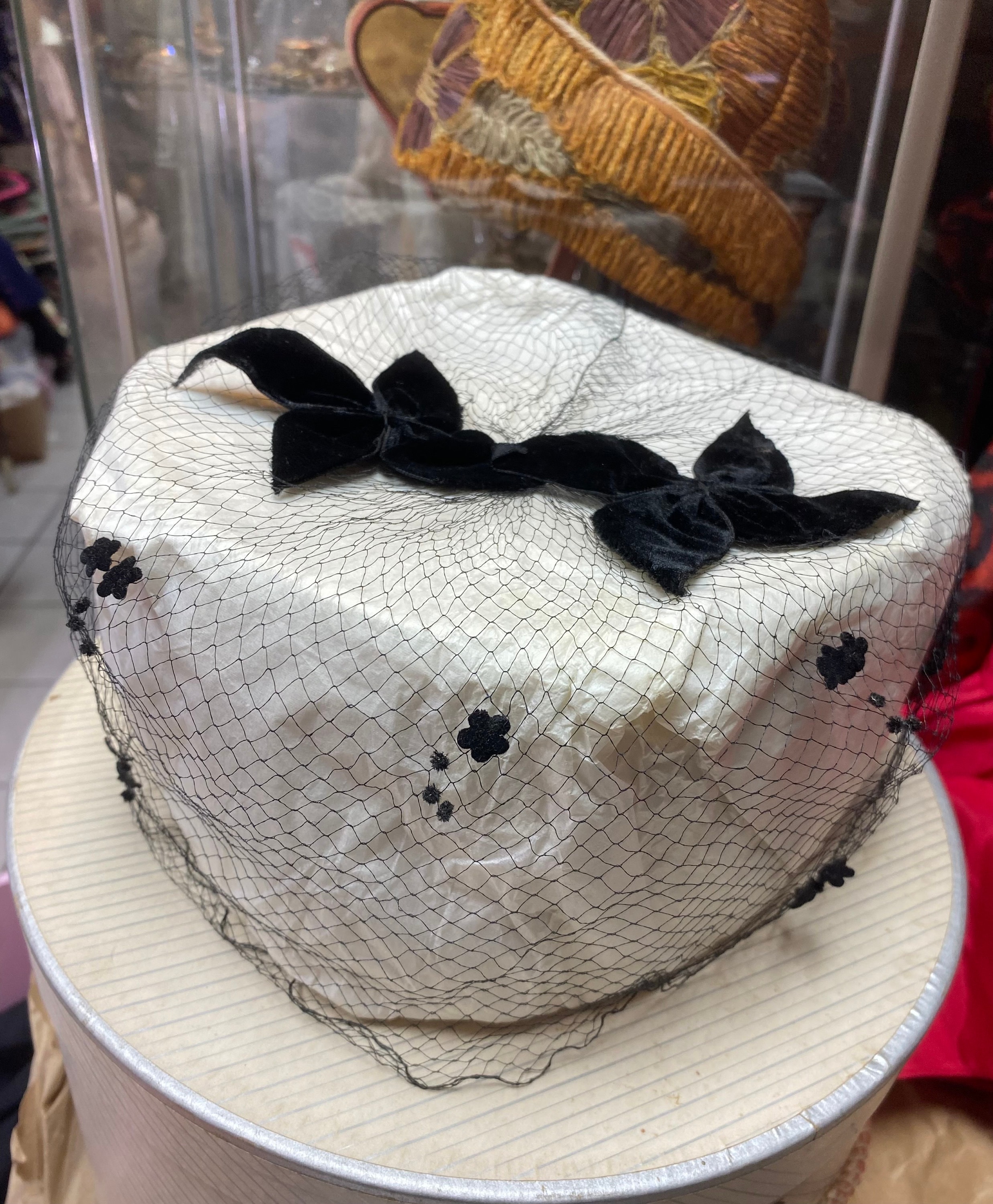 Vintage 50s Ivory Velvet Chenille Lattice Headband Hat Whimsy Cage Fascinator Elegant Bridal Cap Headpiece With Birdcage Veil - Half Hat  main image 4