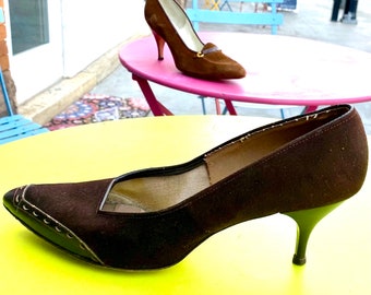 Vintage 50er Jahre Wildleder Stiletto Heels, Braunes Leder Detail, Größe 7,5