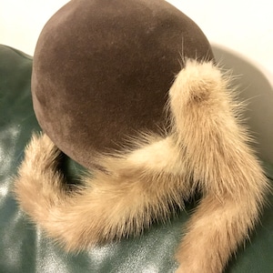 MINK Trimmed Vintage 1950&#39;s FLAPPER Style Velour CLOCHE Hat
