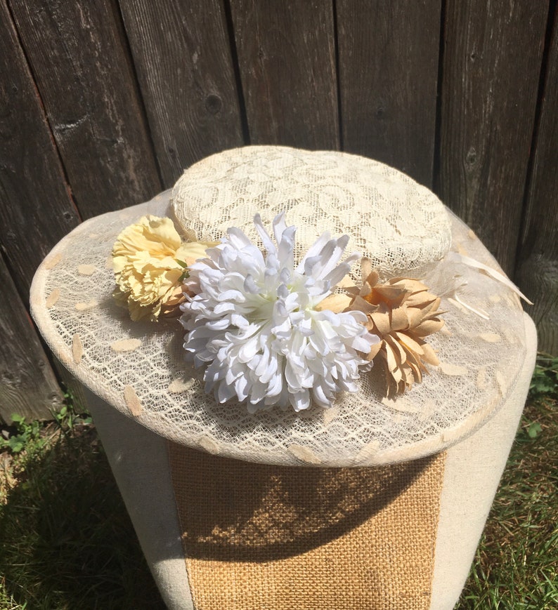 Vintage 1950/'s Cream Lace WIDE BRIM Hat with Flowers