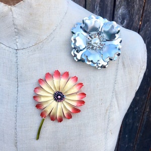 Vintage 60's HIPPY Flower Pin / 70's Enamel FLOWER POWER Pin / Do wyboru, jeden lub oba