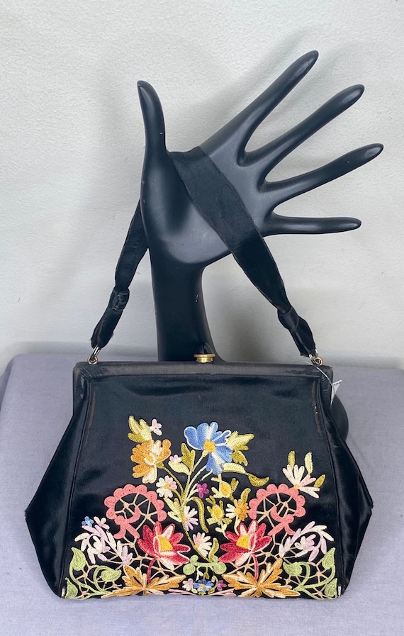 Vintage 1930s/1940s Beaded and Sequined Purse with Brass Frame – Floral Decoration