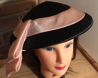 50's Silk Designer Hat / An Original CASPAR DAVIS of Hollywood Black LAMPSHADE Hat with Pink Trim