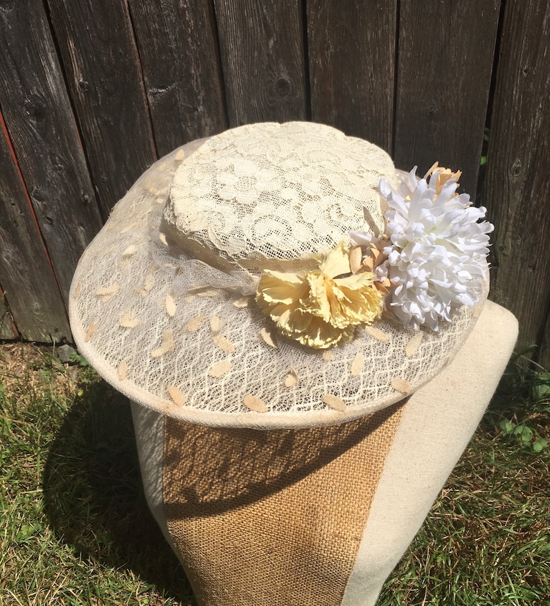 Vintage 1950/'s Cream Lace WIDE BRIM Hat with Flowers