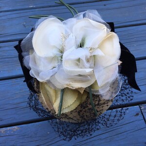 White 1950's Silk Flowers Fascinator, Floral 50s WHIMSIE Net Hat image 4