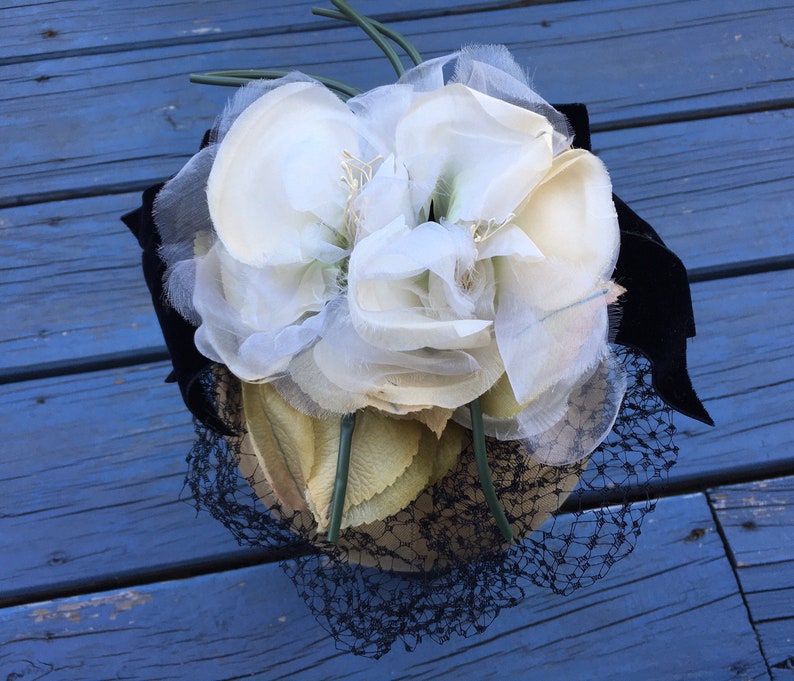 White 1950's Silk Flowers Fascinator, Floral 50s WHIMSIE Net Hat image 4