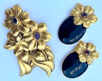 Tulla Booth Designer Demi Parure, Onyx, Garnet & Amethyst 1980s Brooch and Earrings Set
