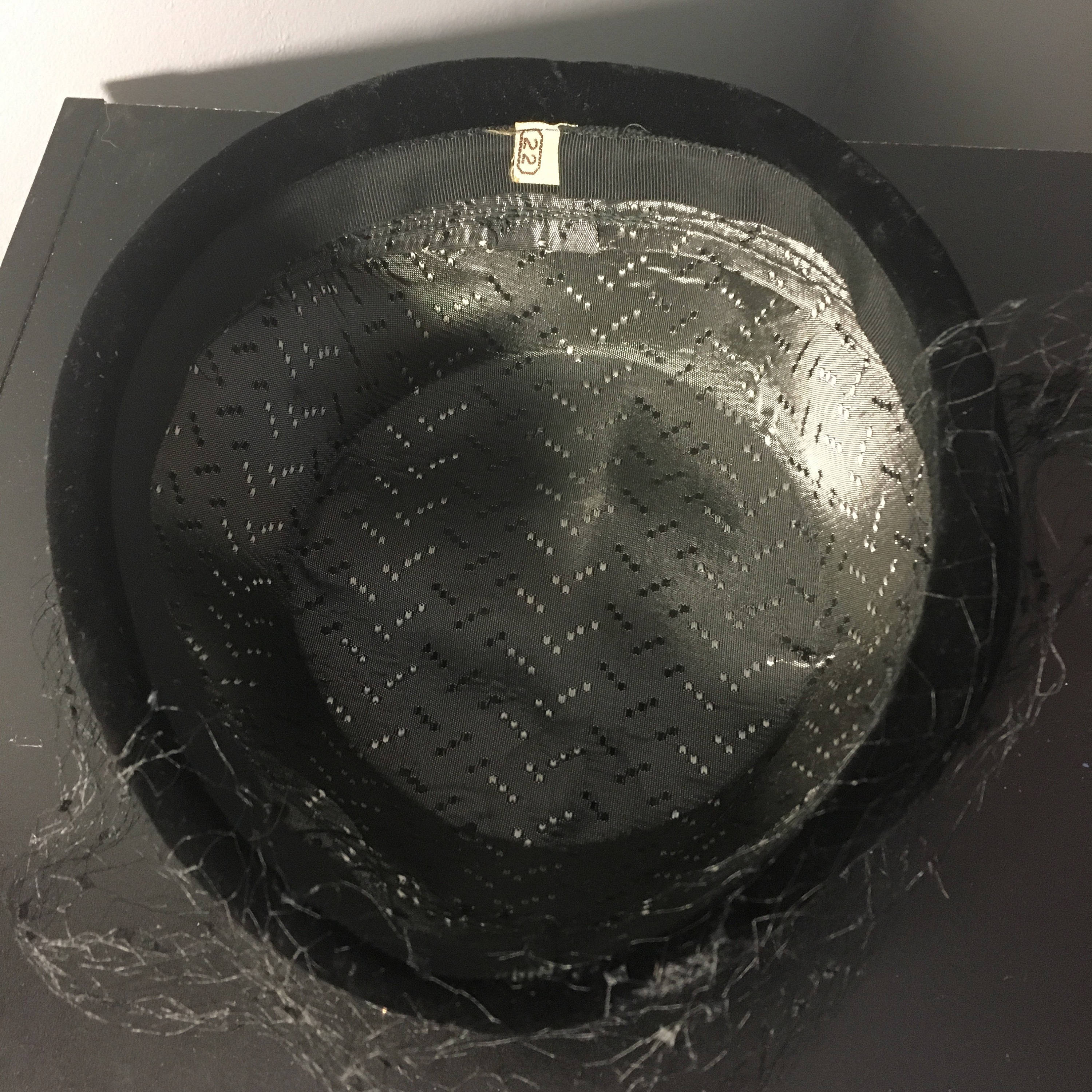 40s/50s Black VELVET PILLBOX Hat / Vintage 1950