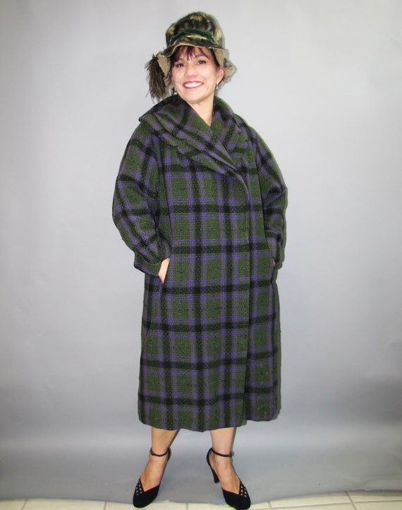 Fab 40's PLAID Boucle’ Wool Coat, size Medium 10-1