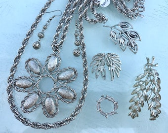 Lot of 6 MOD Silver Jewelry Pieces / 60s Monet Pendant Necklace / Silvertone Pins and Earrings