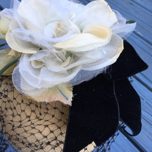 White 1950's Silk Flowers Fascinator, Floral 50s WHIMSIE Net Hat image 6