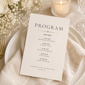 Può includere: Un cartoncino rettangolare color bianco sporco per il programma di nozze con testo nero in carattere serif. Il cartoncino riporta: PROGRAM, OUR DAY, 4:00 PM Wedding Ceremony, 5:00 PM Cocktail Hour, 6:30 PM Dinner Reception, 8:00 PM First Dance, 9:00 PM Open Dancing, Thank you for celebrating with us.