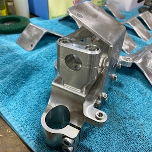 Honda CRF 110f キースイッチ再配置ブラケット。BBR トリプルクランプ専用モデル。