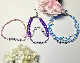Pulsera del Día de la Madre | Ideas de regalos para mamá | Pulsera con cuentas de flores | Pulseras personalizadas con nombre | rosa morado azul