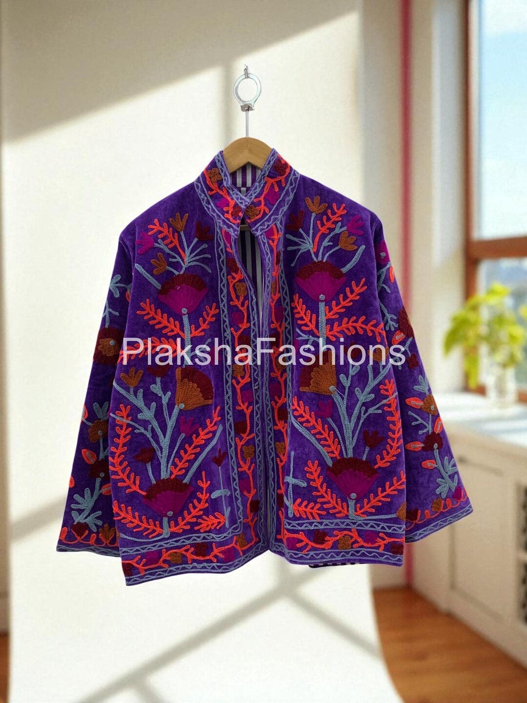 ベルベットスザニ刺繍ジャケット パープルの刺繍入りスザニベルベットショートジャケット、ボンバー