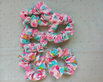 Pink flowers scrunchies. Regular size