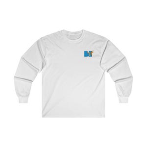Könnte beinhalten: Weißes Langarm-T-Shirt mit einem blauen und orangenen "BIF"-Logo auf der linken Brust.