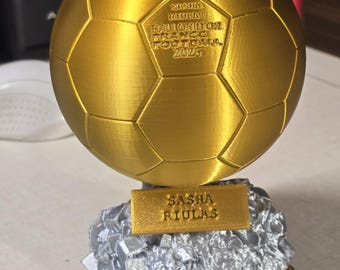 Personalized Ballon d'Or. 50% replica, perfect as a gift. Personalized with the recipient's name. Dedicated Ballon d'Or.