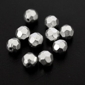 Bulk 10 Round Beads, spacer beads, Faceted Round beads, Antique Silver Metal Beads, zamak beads, Jewelry Supplies, ZM129as