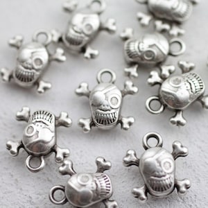 10 pcs Pirate Skull Charms, Silver Skull Pendants, Gothic Jewelry Supplies, Halloween Jewelry, Wholesale Charms ZM551as