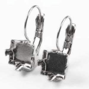 8mm Leverback Earring Setting for Princess Cut Swarovski Crystals – Square Cup with Prongs F12-8
