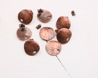 Juego de 5 pendientes antiguos de cobre martillado con forma de moneda: hallazgos DIY - E157ac
