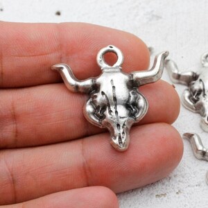 1 Pcs Buffalo Pendant, Long Horn Skull Pendant, Cattle Skull Pendant, Buffalo, Skull Pendant, Animal Charms, Jewelry Making, ZM982as