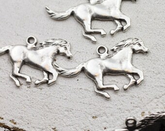 5pcs Sterling Silver Plated Horse Charms: ZAMAK Jewelry Findings - zm693as