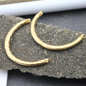 Matte Gold Half Cuff Bracelet Base, Hammered Bracelet Component, Open Cuff Connector, Chunky Bangle Part, 1 Pcs Jewelry Making ZM492