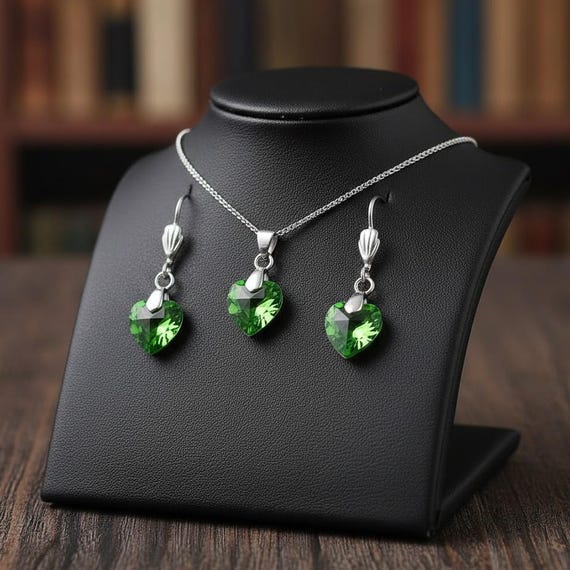 Swarovski クリスタルネックレスとイヤリングセット　クリスタルジュエリー スワロフスキークリスタルジュエリーセット、ハートネックレスと