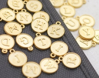 Colgante con letra del alfabeto bañado en oro: dije inicial, artículos de joyería - zm885go