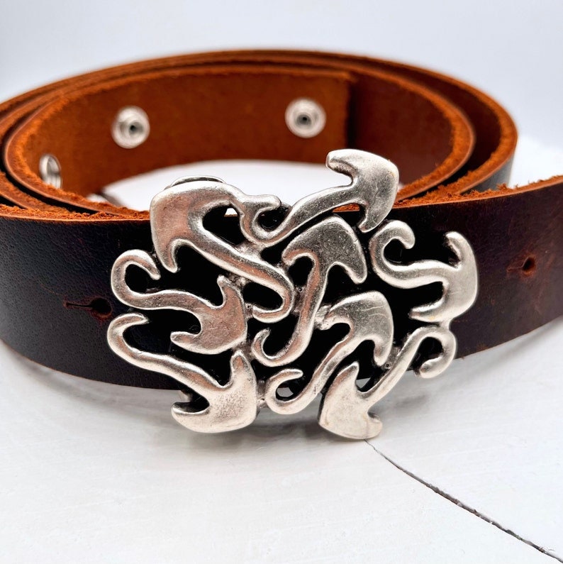 抽象的なピューターベルトバックル：アンティークシルバー仕上げ