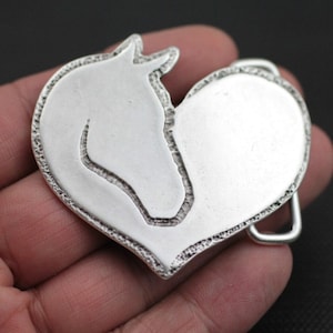 Heart Shaped Horse Belt Buckle, Silver Metal Cowboy Belt for Women, Stylish Country Equestrian Accessory, Rodeo Fashion Belt GS56as