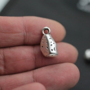 5 Silver Drop Charms, Drop Pendant, Bag Charms, Antique Silver, Jewelry Charms, Silver Charms, Wholesale Jewelry Findings, ZM08as