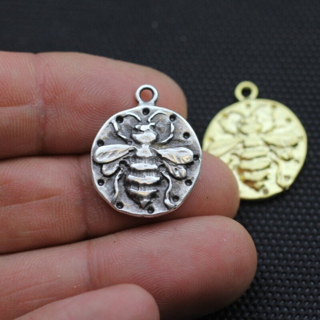 10 Bee Pendant, Bee Charm, Silver Plated, Honey Bee, Silver 10 Bee Pendant, Bee Charm, Silver Plated, Honey Bee, Silver
