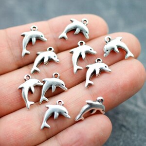 10 Dolphin Charms, Antique silver, Dolphin pendant, Bracelets charms, Earrings charms, pendants necklace making supplies, ZM86as