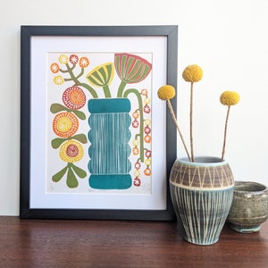 Blumen in blauer Vase 1 - Original Linoldruck