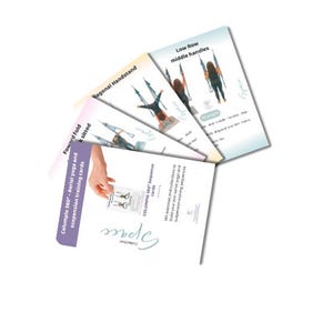 Puede incluir: Un conjunto de tarjetas de entrenamiento de yoga aéreo y suspensión Columpio 360. Las tarjetas muestran ilustraciones de posturas de yoga, incluyendo pliegue hacia adelante, handstand diagonal y low row middle handles. Las tarjetas son blancas con acentos coloridos.