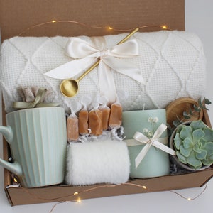 Thank You Gift, Self Care Gift Box, Hygge Gift Box, Best Friend Gift Box, Friend Birthday Gift, Birthday Gift Box, Congratulations Gift GreenPillarBlanke