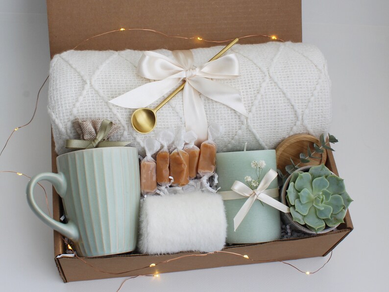 Thank You Gift, Self Care Gift Box, Hygge Gift Box, Best Friend Gift Box, Friend Birthday Gift, Birthday Gift Box, Congratulations Gift GreenPillarBlanke