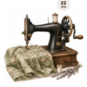 Könnte beinhalten: Eine schwarze Vintage-Nähmaschine mit goldenen Akzenten steht auf einem Holzsockel. Ein salbeigrüner Stoff mit weißem Blumenmuster liegt unter der Nadel. Eine hölzerne Garnrolle mit weißem Faden und Lavendelzweige liegen daneben.