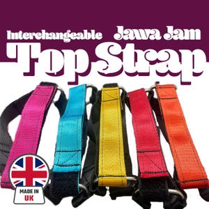 Op de afbeelding: Een assortiment verwisselbare topbanden in levendige kleuren: roze, turquoise, geel, rood en oranje. De banden zijn gemaakt van stevige stof en hebben metalen bevestigingen. De tekst "Interchangeable Jawa Jam Top Strap" staat bovenaan.