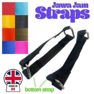 Könnte beinhalten: Schwarze Gurte mit Metallringen, beschriftet mit "bottom strap", mit einer Farbmusterkarte in Rot, Blau, Gelb, Schwarz, Orange, Olive, Blau und Pink. Der Text "Jawa Jam Straps" ist in Lila. Hergestellt in Großbritannien.