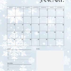 Puede incluir: Un calendario de enero imprimible azul y blanco con copos de nieve. El calendario tiene espacios para objetivos, prioridades y notas.