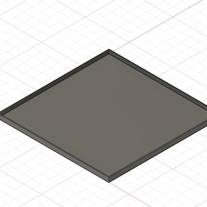 Puede incluir: Un objeto cuadrado gris con un borde gris oscuro. El objeto est&aacute; en &aacute;ngulo, mostrando su forma geom&eacute;trica sobre un fondo de cuadr&iacute;cula. El dise&ntilde;o parece ser un modelo 3D o una representaci&oacute;n digital.